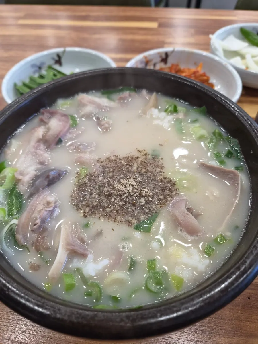Sundae-guk with added chives