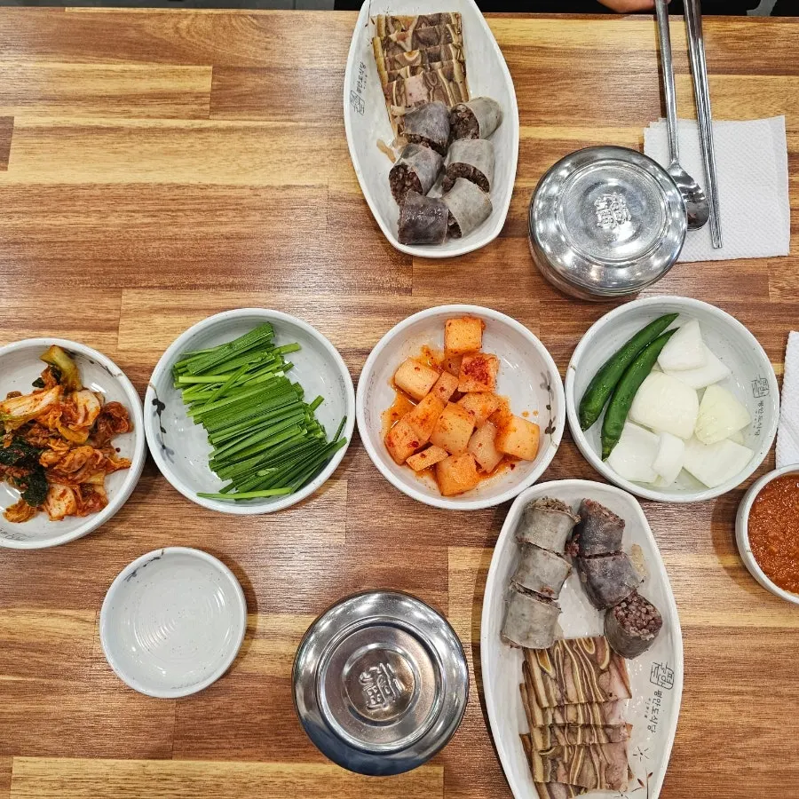 Pyeongando sundae-guk set table setting