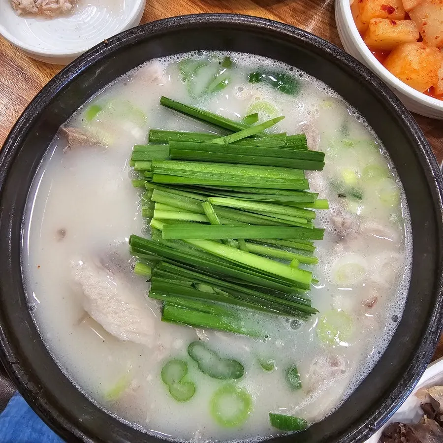 Sundae-guk with chives