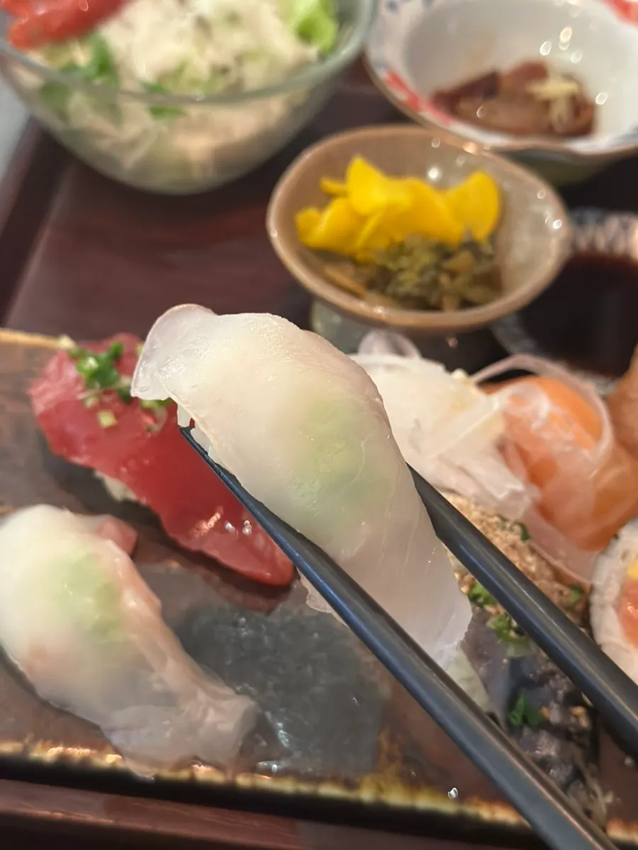 제철 생선회 초밥과 후토마키