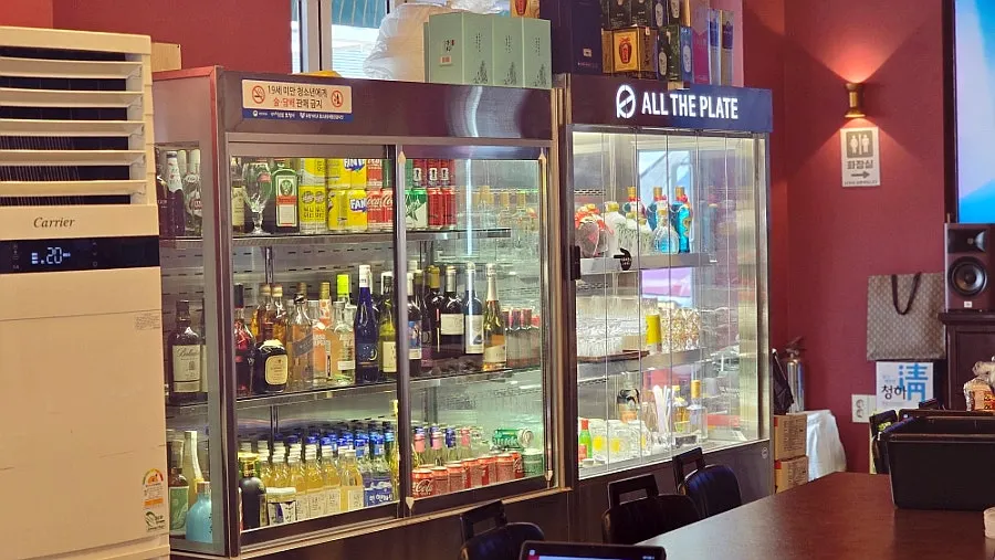 Drinks display shelf at Hwamok Restaurant Gaekjan