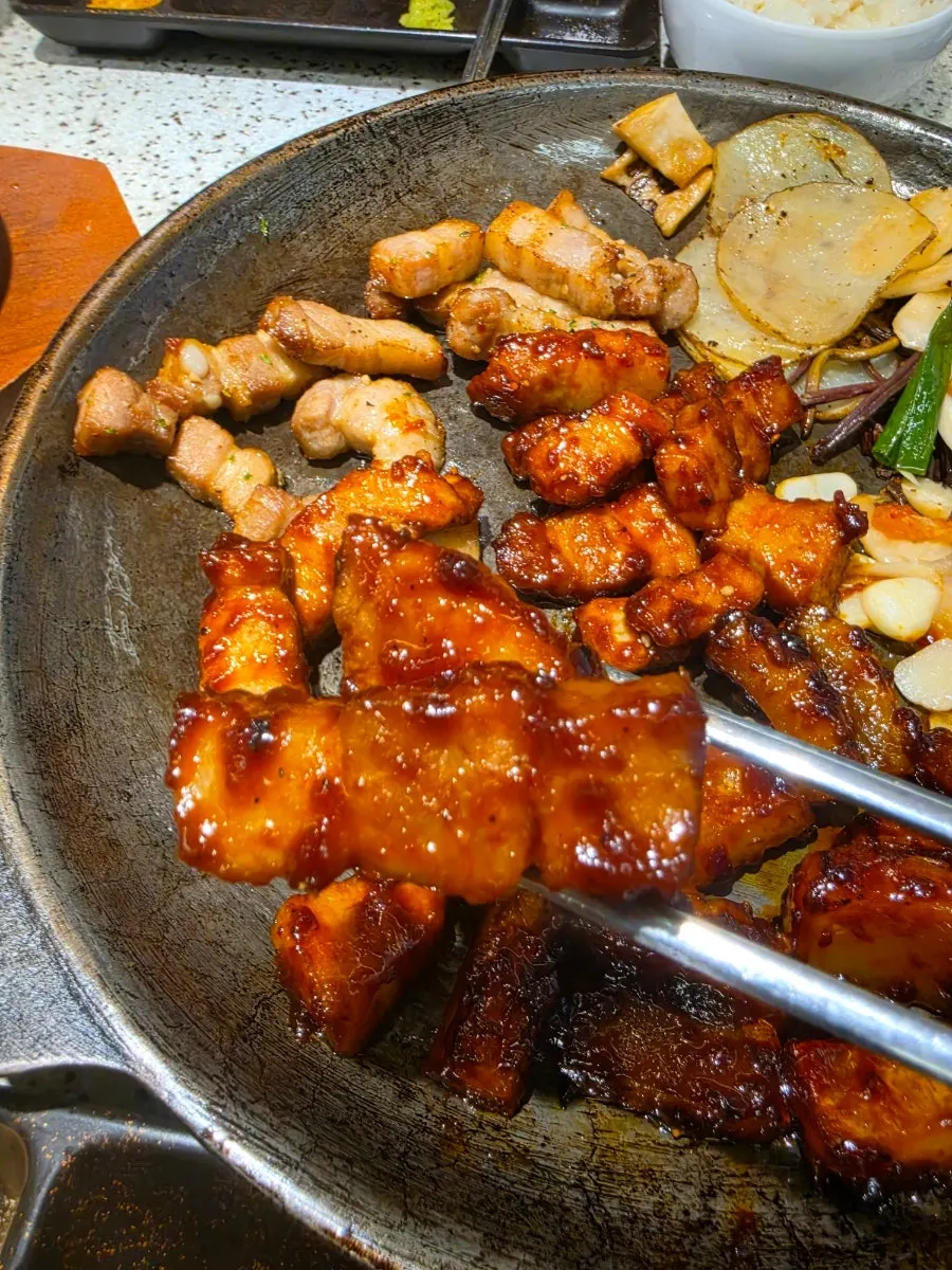 타지 않게 먹는 양념 삼겹살