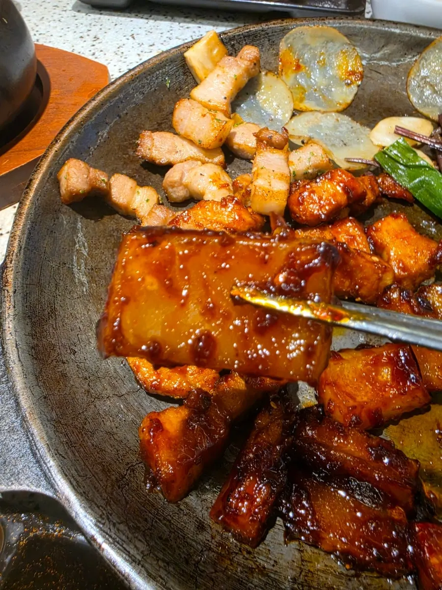 느끼하지 않은 도톰한 껍데기