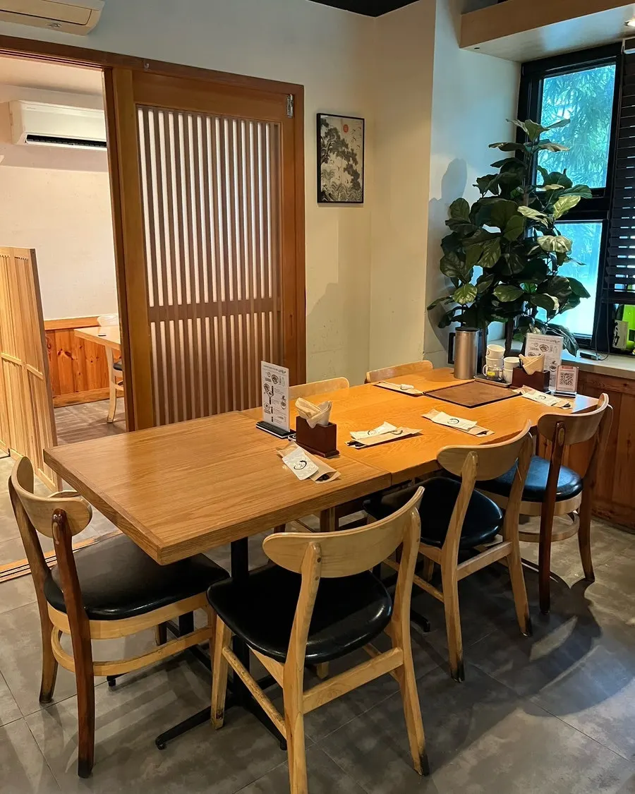 Interior seating at Shunsaikubo Hwamyeong