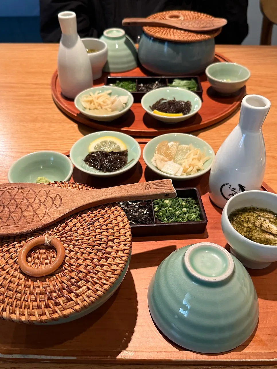Full table setting of the half-portion hitsumabushi