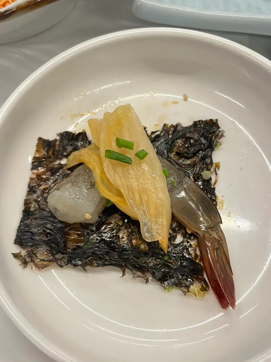 Thickly sliced live fish sashimi