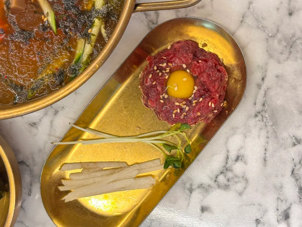 서비스 메뉴인 맛보기 육회