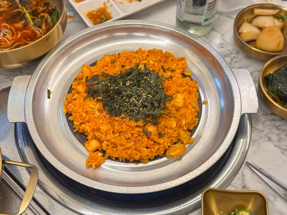 볶아져 나온 마무리 볶음밥