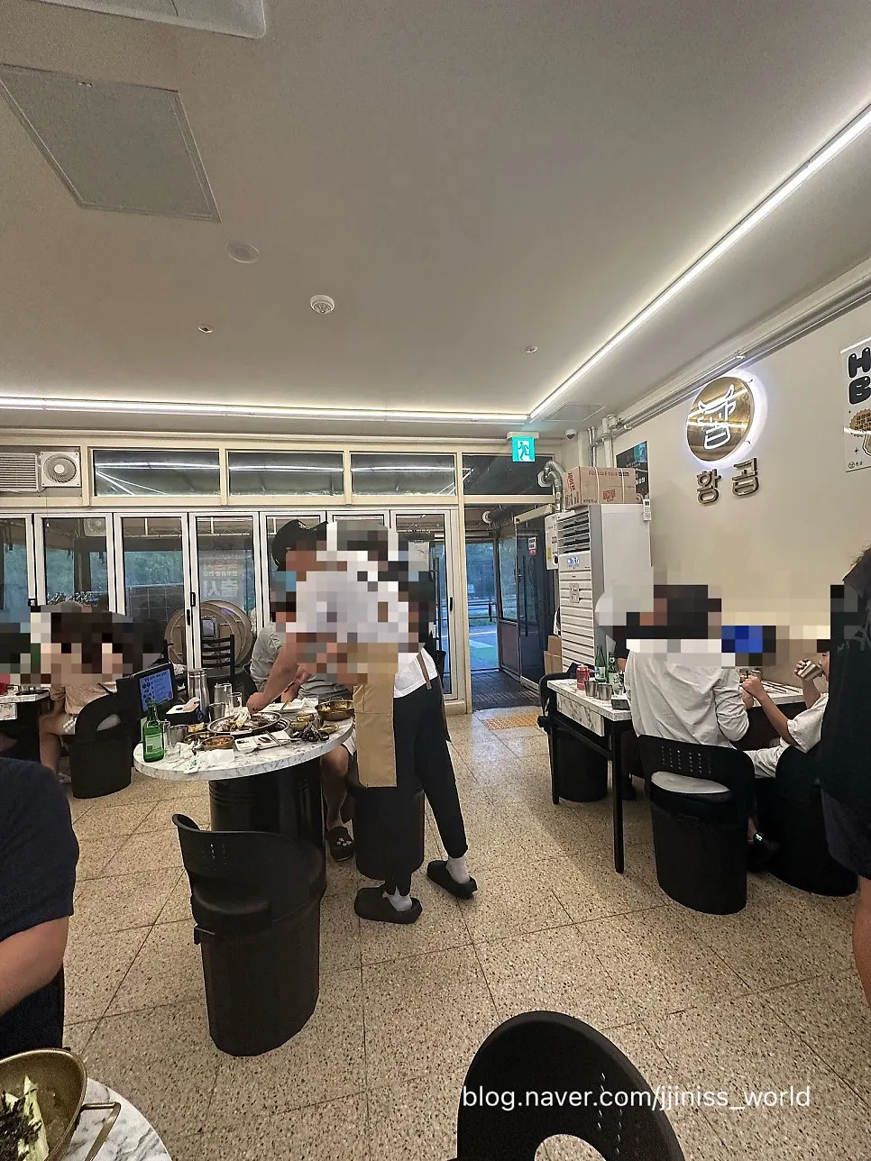 Seating with a view of the open kitchen at Hwang Gop Geomdan New Town Branch