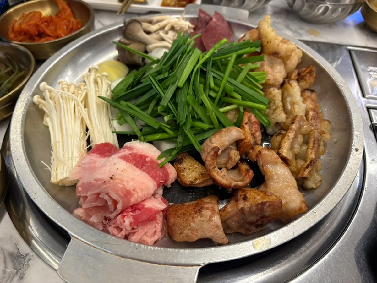 Side dishes and sauces at the self-serve bar