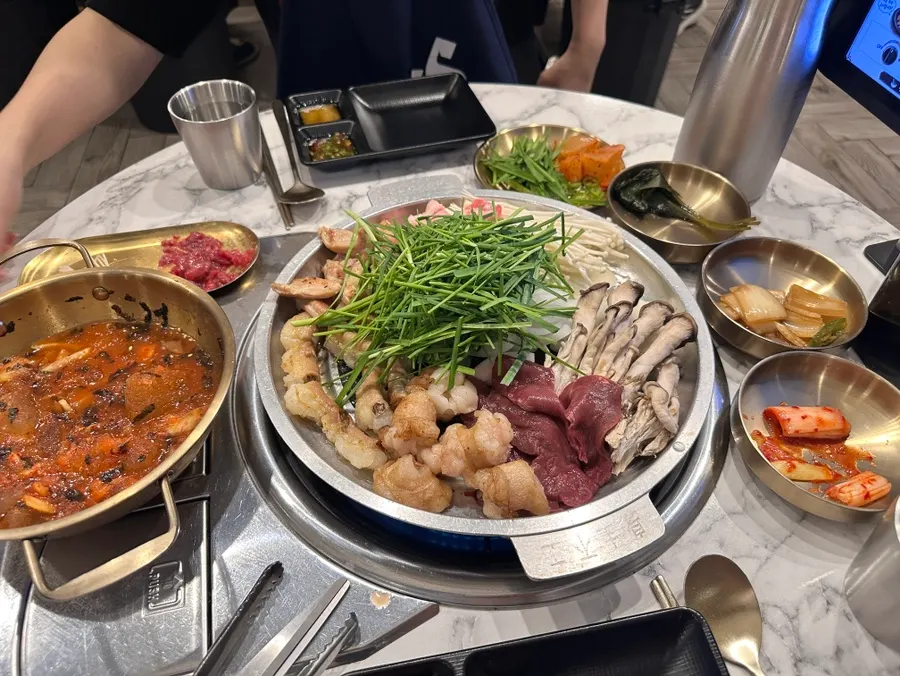 Friday night gopchang wait and Saero omija soju at Hwang Gop Magoknaru Branch