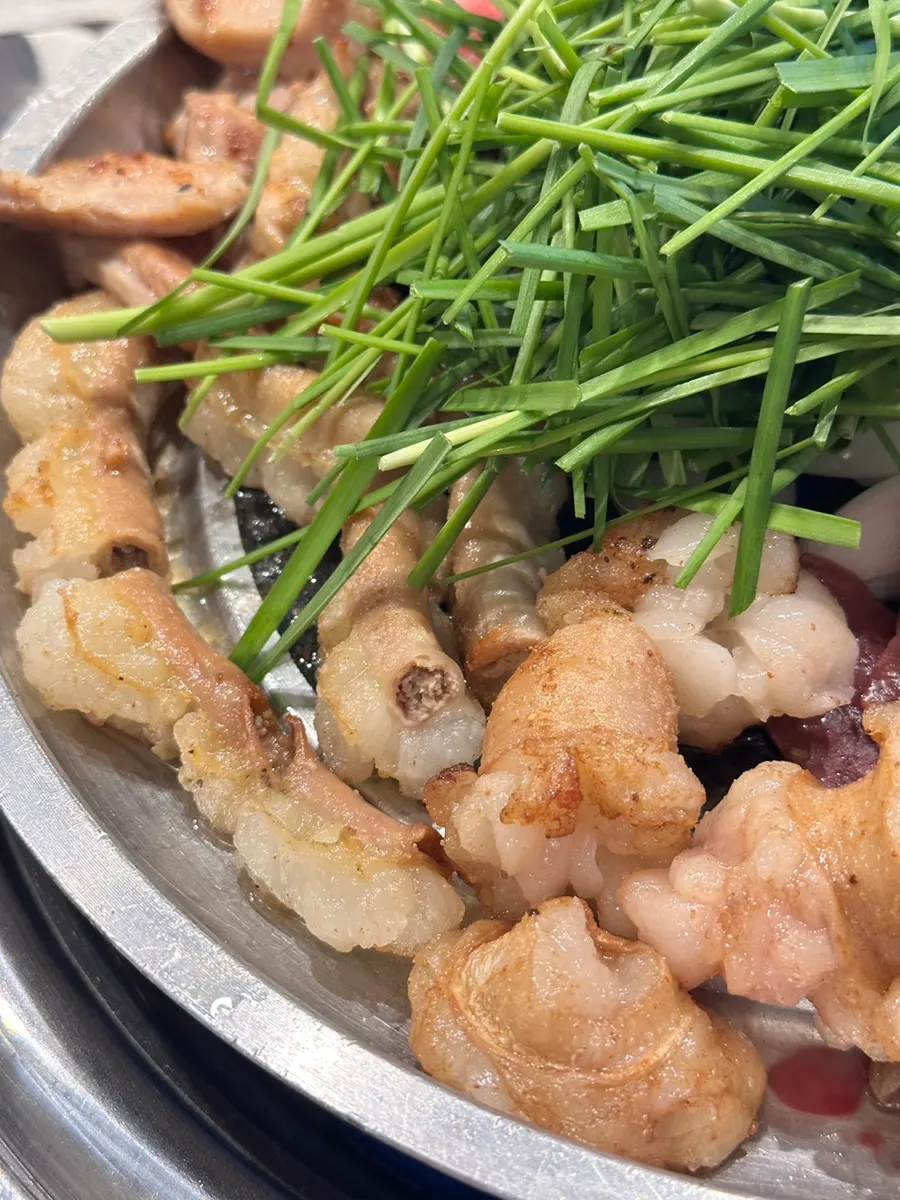 Yeomtong and samgyeop-yangji from the assorted platter