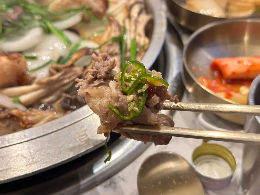 Samgyeop-yangji dipped in the special sauce