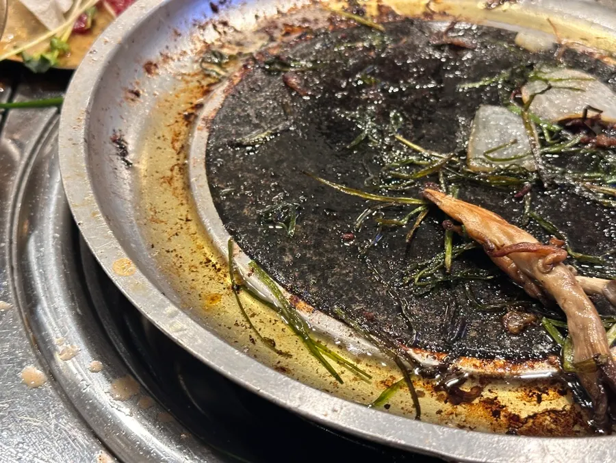 An empty plate at the end of the meal at Hwang Gop Magoknaru Branch