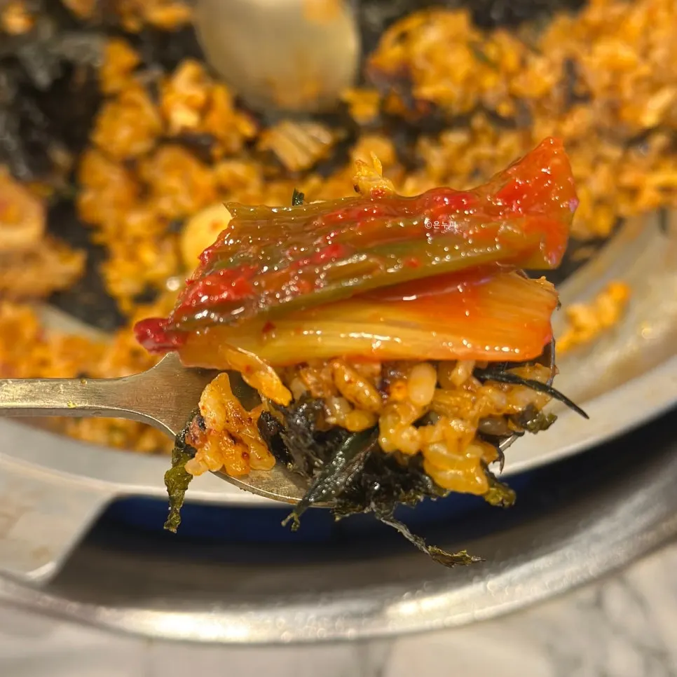 고슬고슬하게 완성된 계란볶음밥