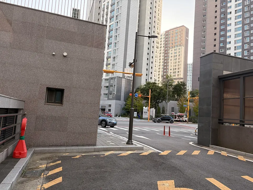 Apartment complex area near Hwang Gop Geomdan New Town Branch with parking guidance