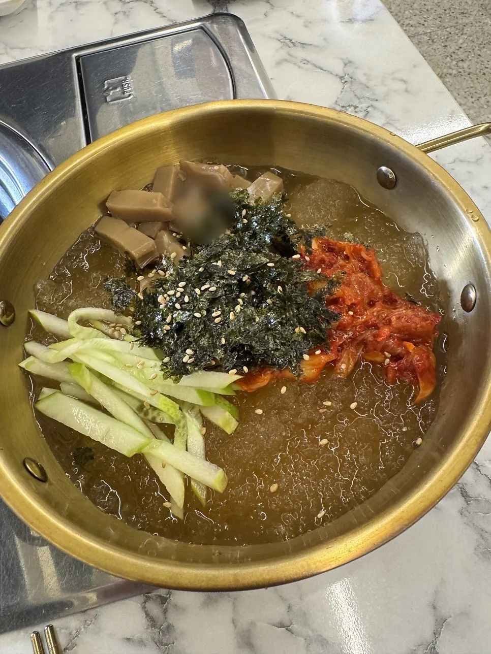 깔끔한 인테리어의 곱창집 테이블 좌석