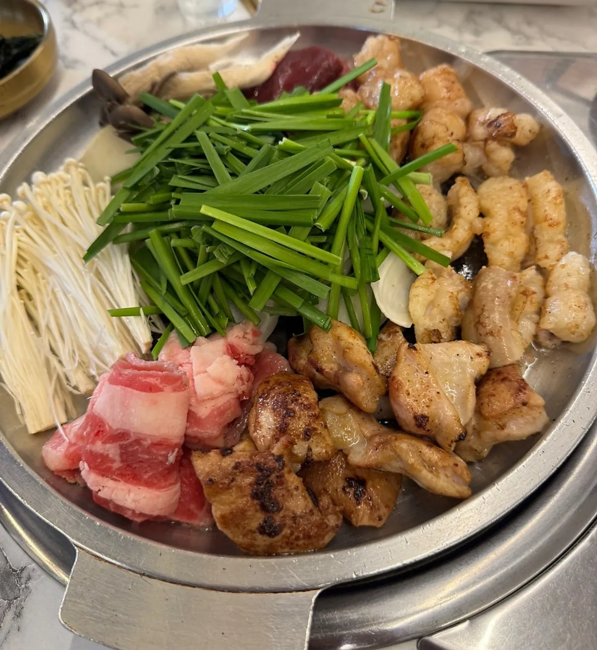 불판에 올려진 황곱모듬한판