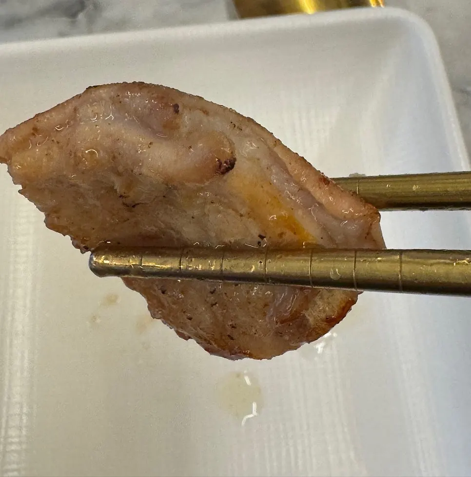 기름이 도는 대창 구이