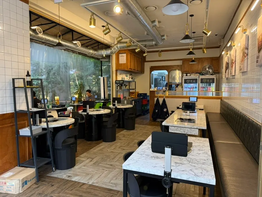 Clean, tidy interior of Hwang Gop restaurant
