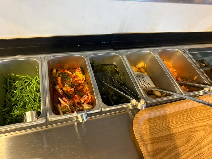 Basic side dishes including pickled onion and mountain garlic leaves