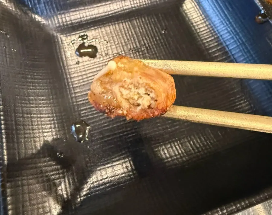Hanwoo gopchang grilling on the pan