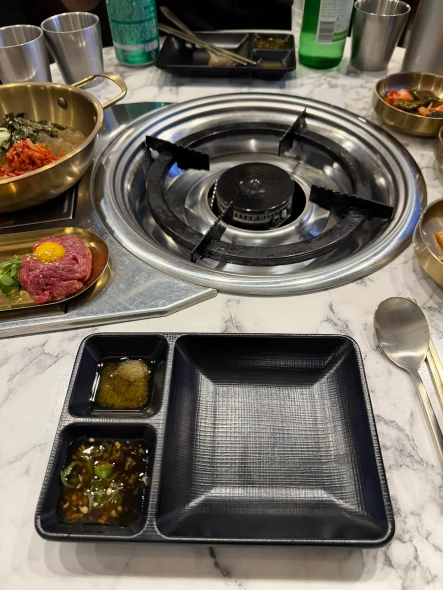 Small plate with salt-oil sauce and cheongyang chili soy sauce
