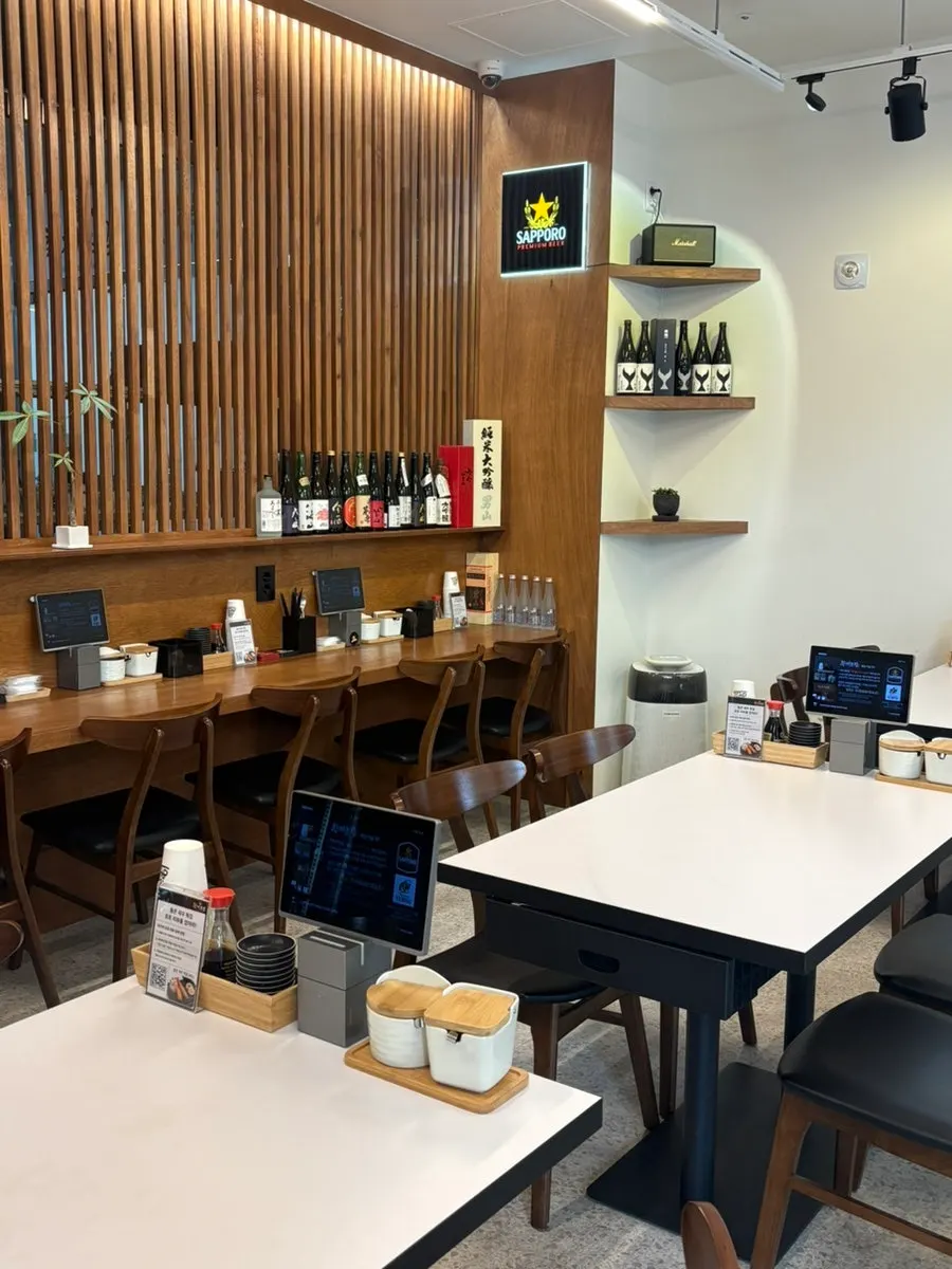 Clean interior of Hwangje Sushi Ilsan Main Branch