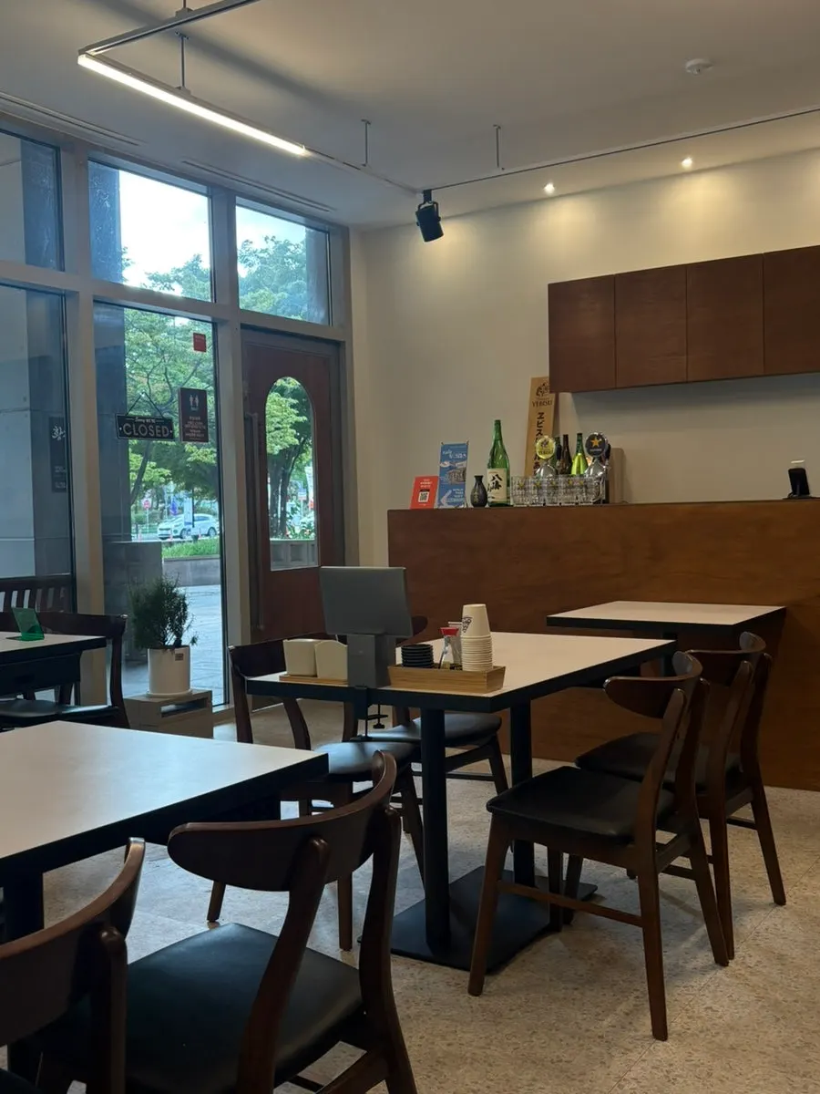 Seating with 4-person and single-seat tables at Hwangje Sushi