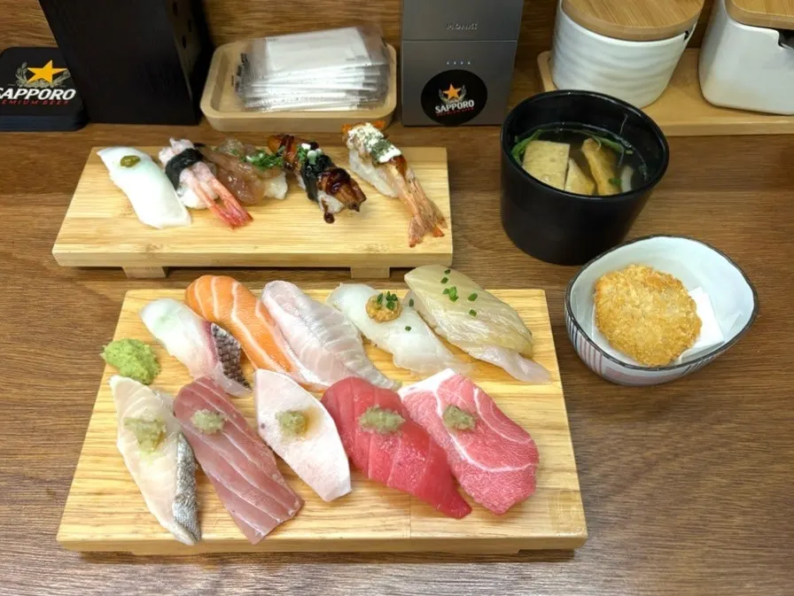 A full spread of the signature omakase sushi 15p
