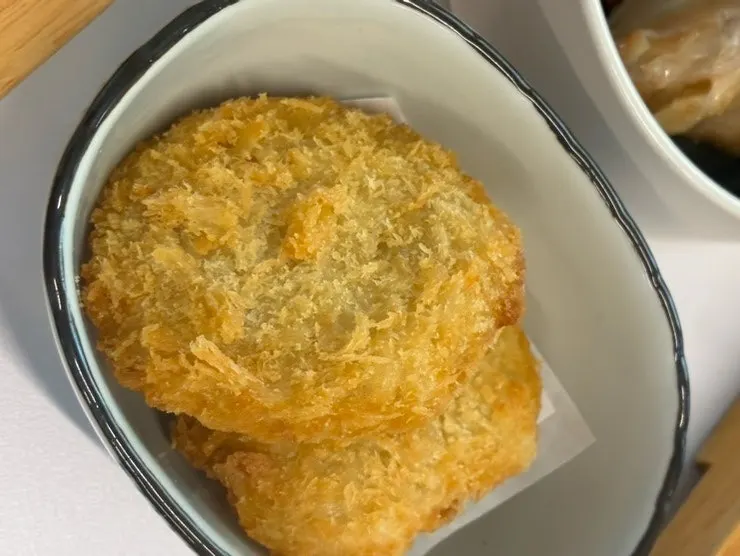 세팅된 테이블과 주문 메뉴