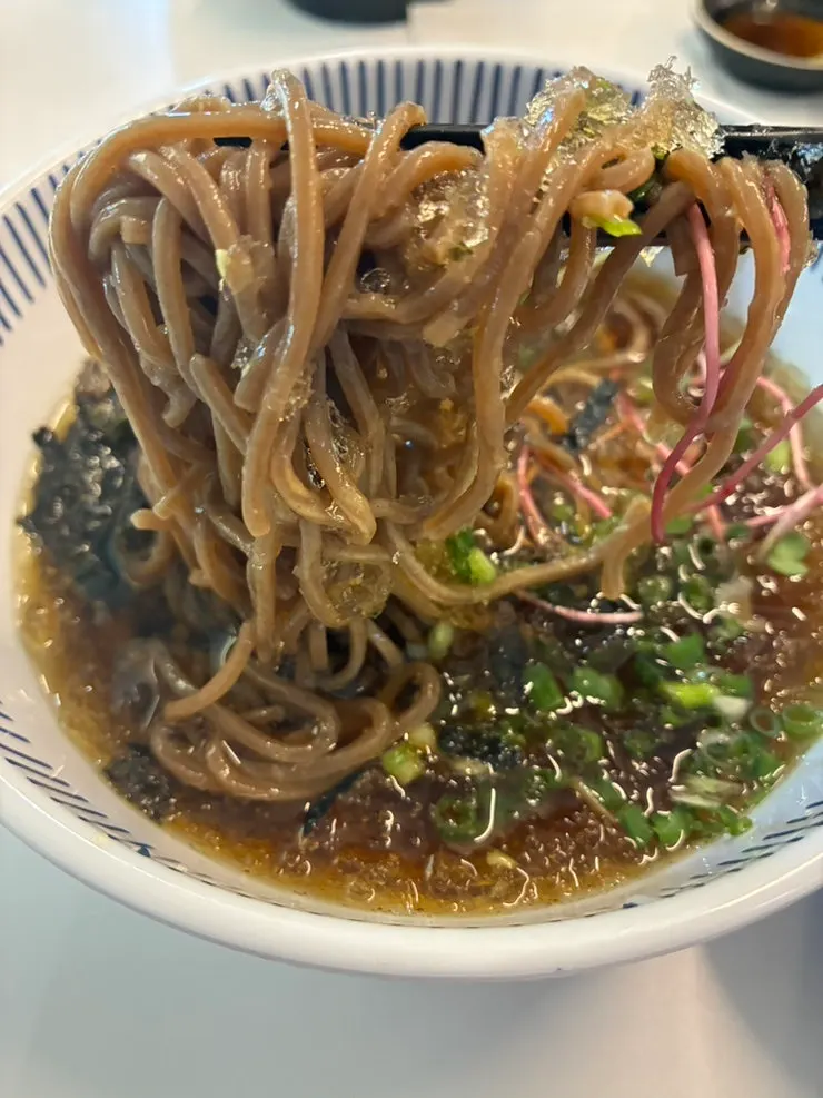 탱글한 면의 반모밀 한 그릇