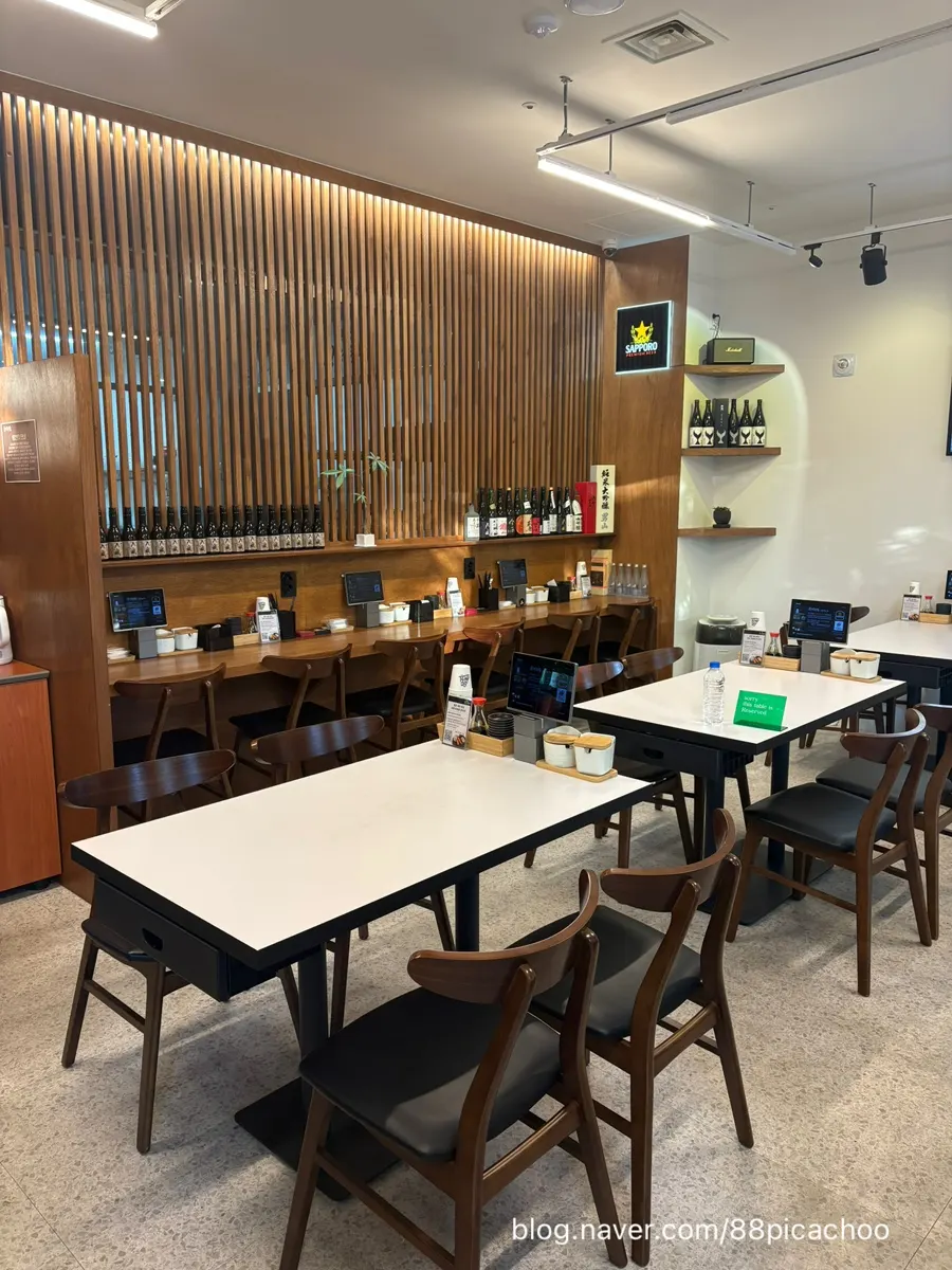 Sushi and side dishes at Hwangje Sushi Ilsan Main Branch