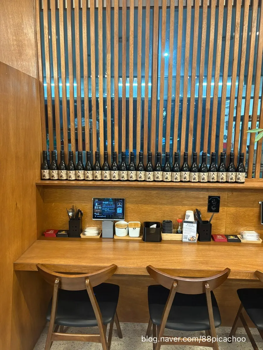 Side dishes served with the sushi order