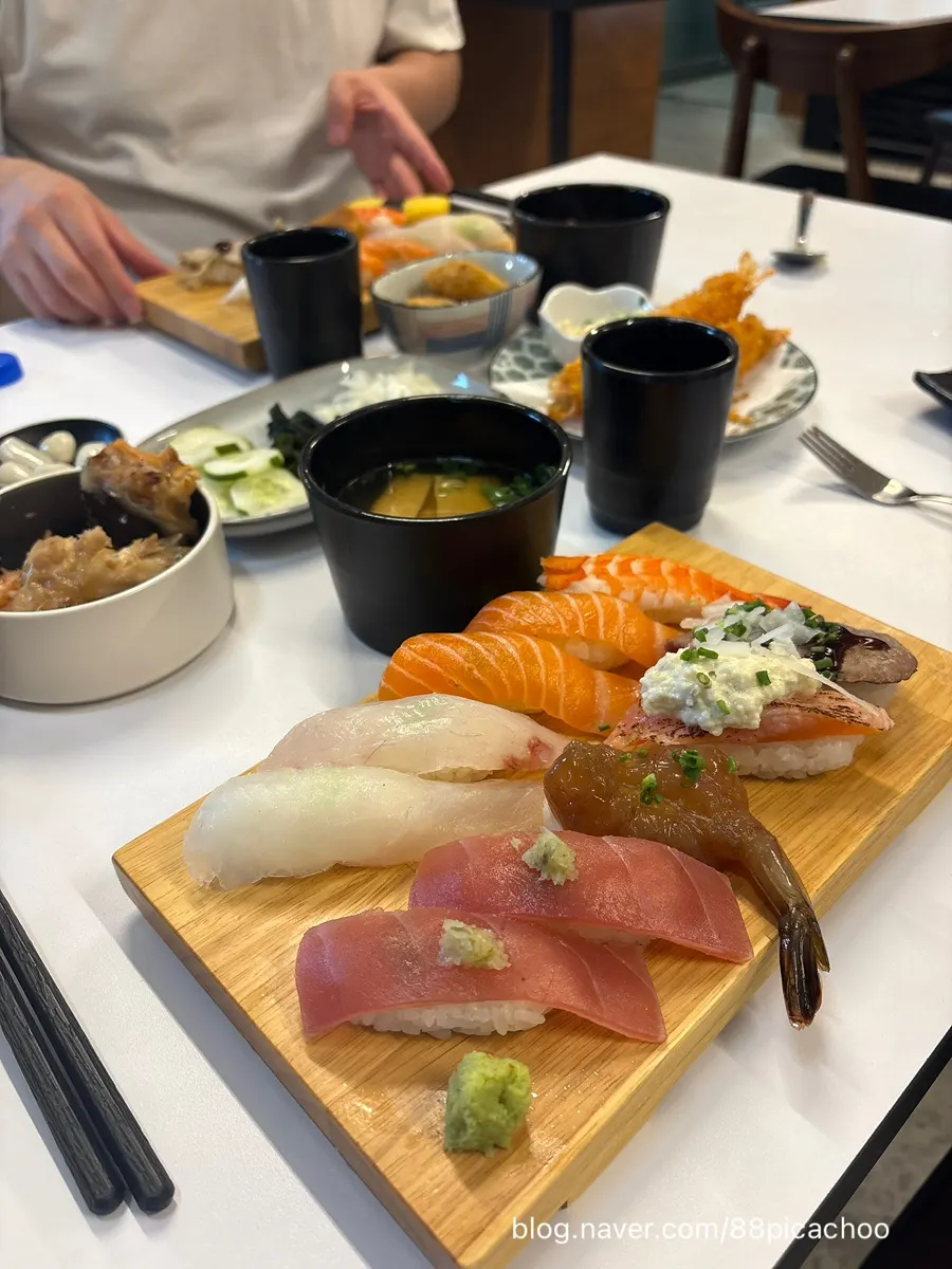 Assorted Sushi 10-piece set