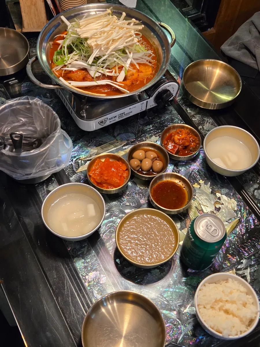 황남두꺼비식당 묵은지 등갈비찜 한 냄비