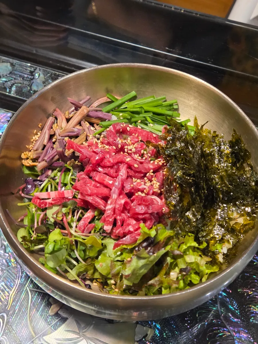 경주 한우 육회비빔밥 한 그릇