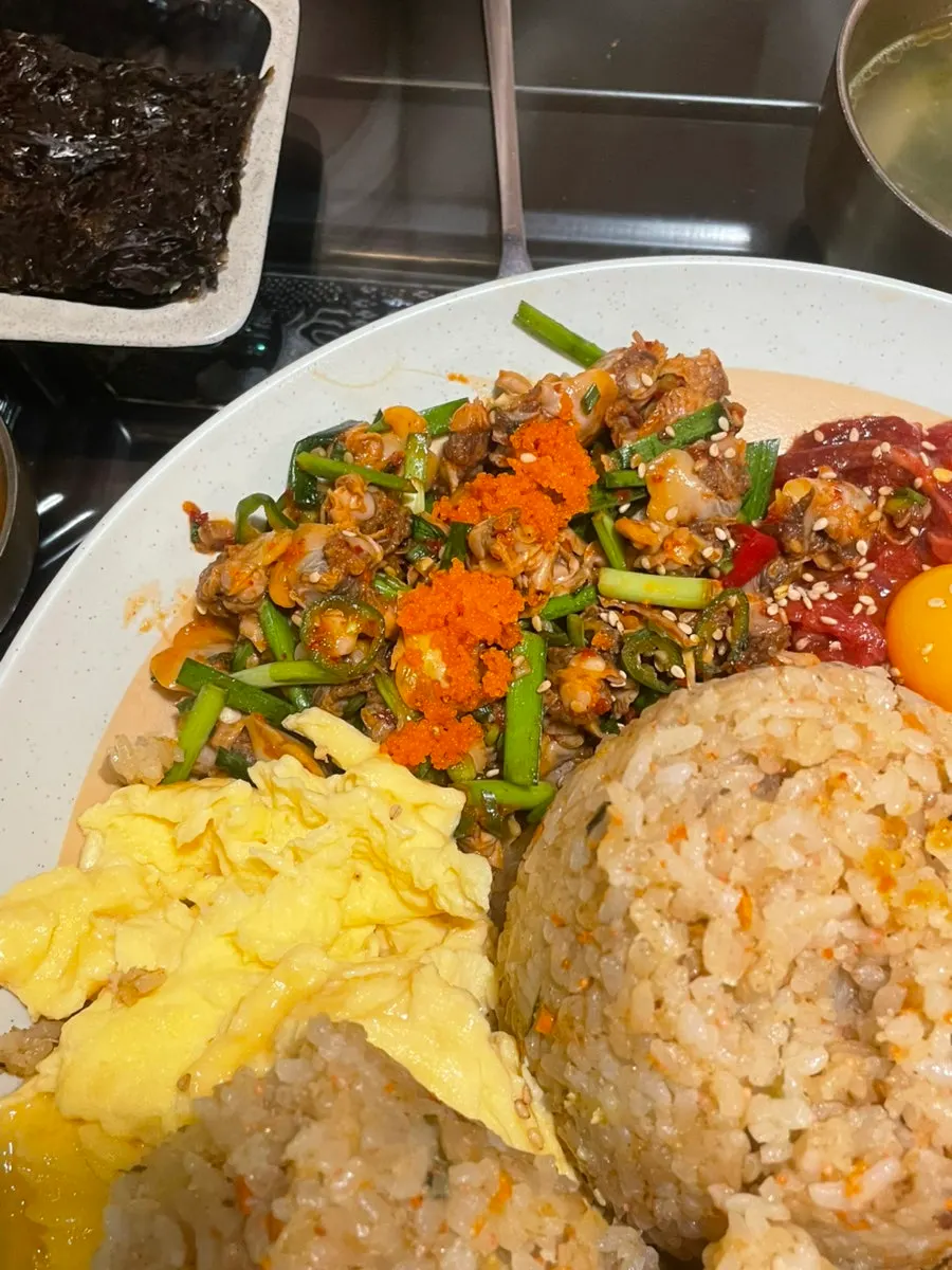 Hanwoo yukhoe and Beolgyo cockle salad