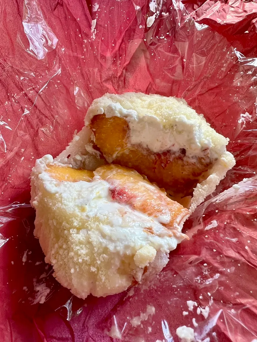 Tareudang's peach yogurt mochi