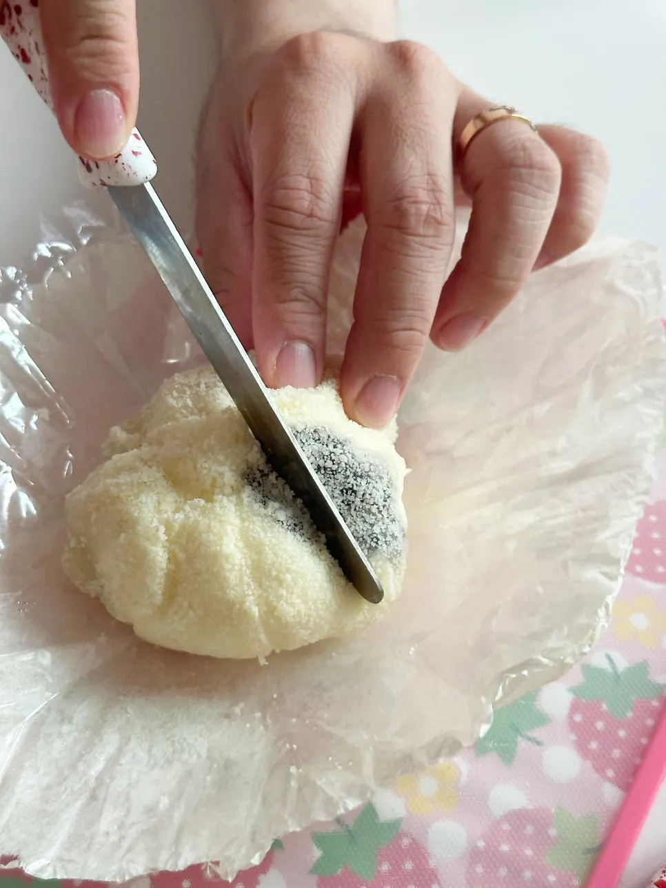 Exterior of the Tareudang pineapple mochi