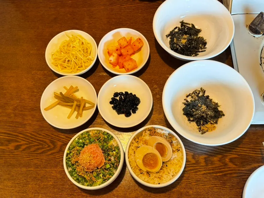 김가루 그릇과 함께 나온 밥 상차림