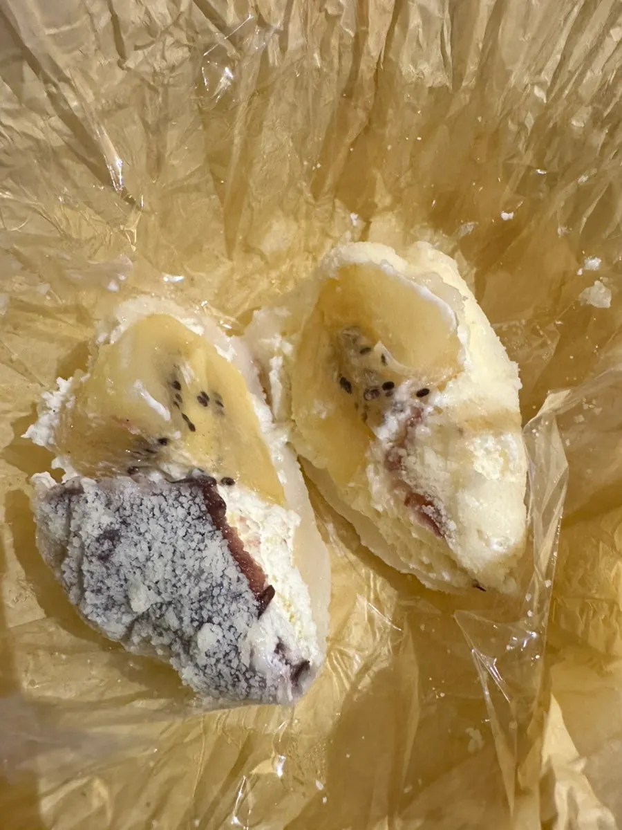 Kiwi mochi and its chewy rice-cake texture