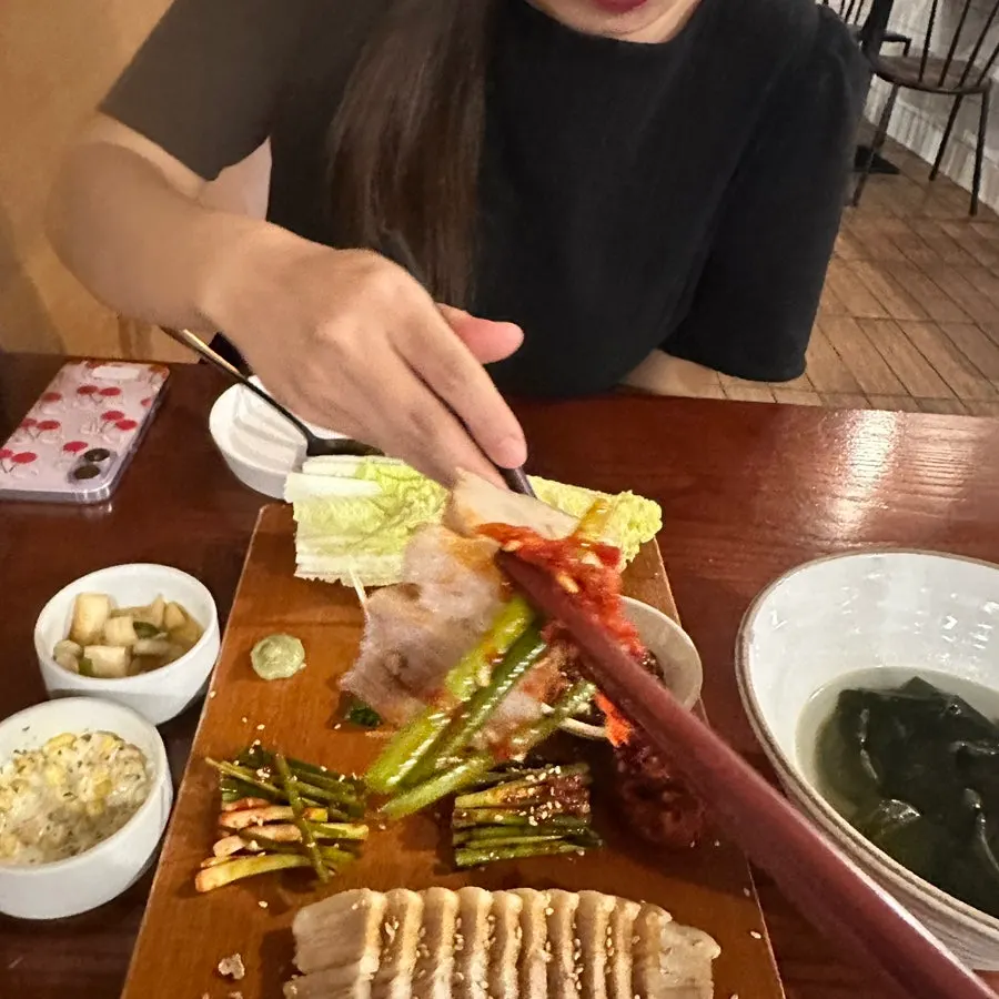 무생채를 곁들인 화녕 보쌈