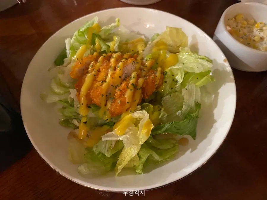 미역국 콘샐러드 양파장아찌 기본 안주