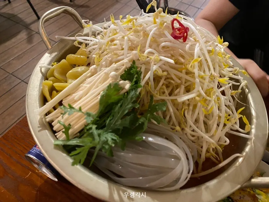 야채가 올라간 화녕 매운갈비찜 냄비