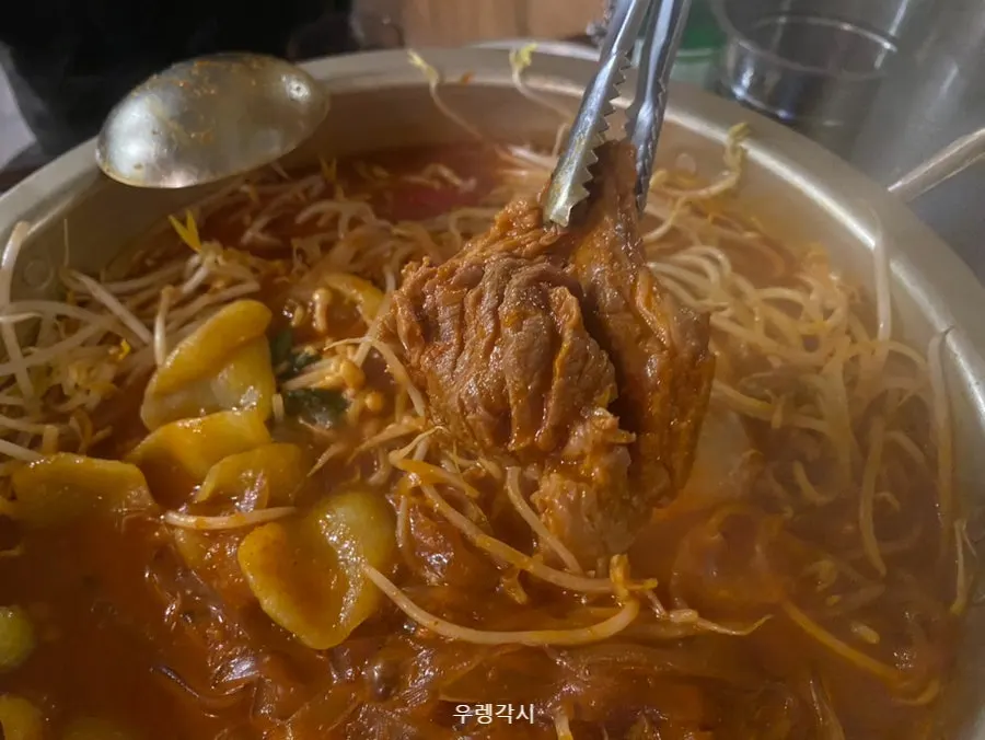 숨이 죽은 야채와 녹진한 갈비찜 국물