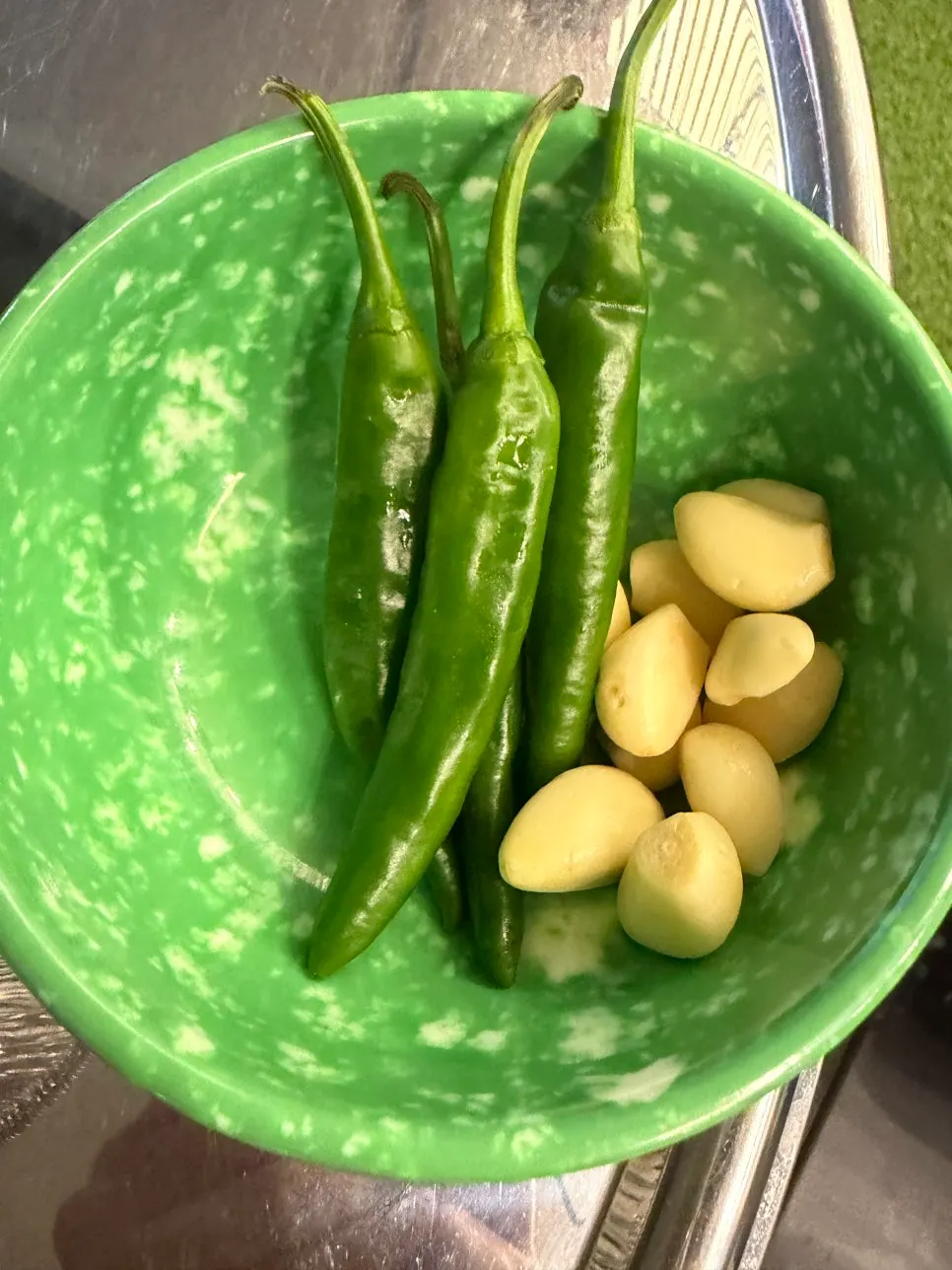 Cheongyang chili peppers and garlic side dish