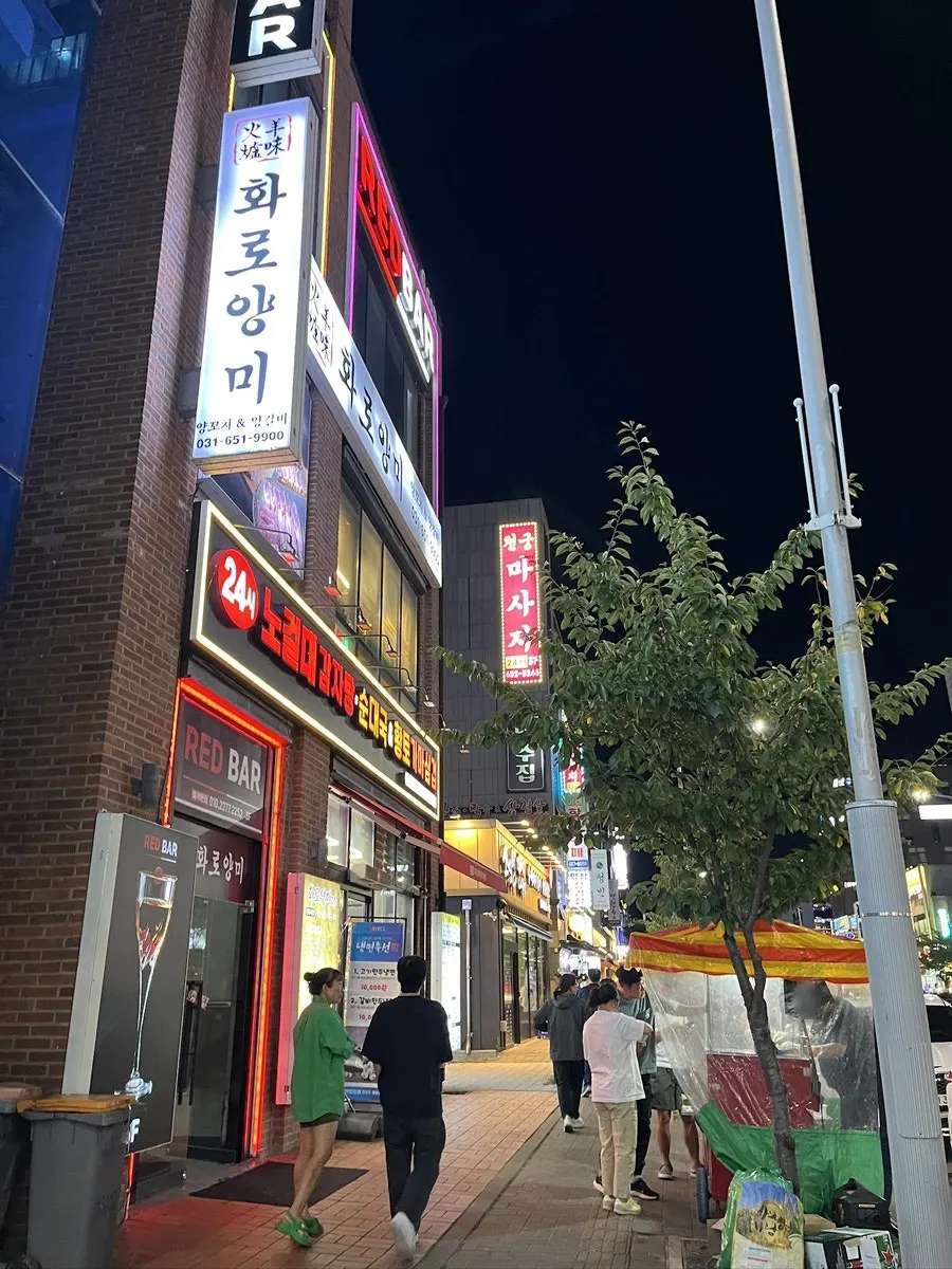 Exterior of the building at Pyeongtaek Court Intersection where Hwaro Yangmi is located