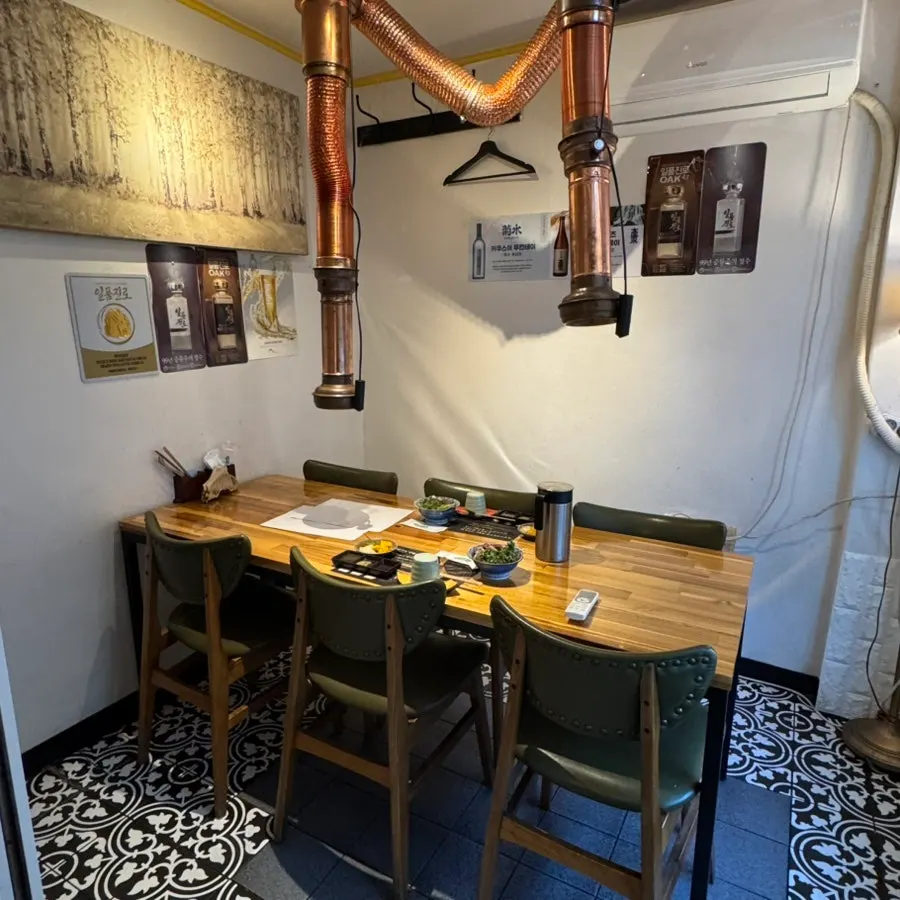 Private room seating at Hwarodam