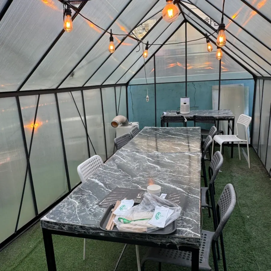 The atmosphere of Hwarodam's outdoor terrace